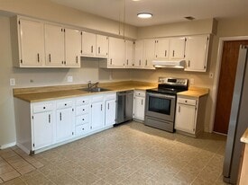Building Photo - 101 Fantasia Dr