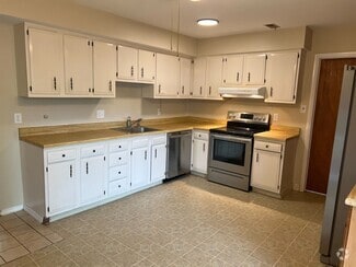 Building Photo - 101 Fantasia Dr