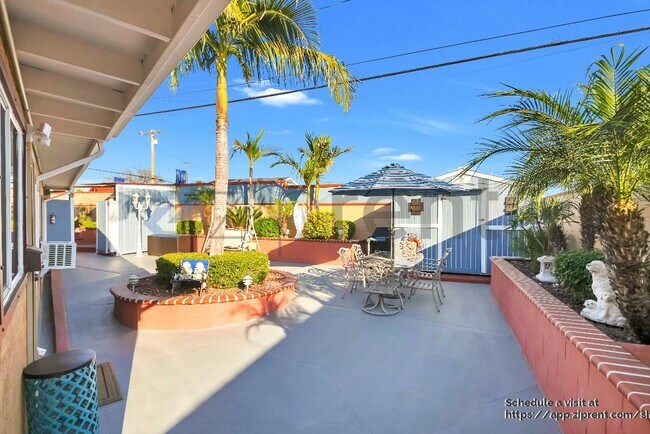 Building Photo - 1949 E Idahome St