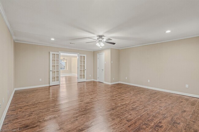 Building Photo - 214 Mapleridge Dr