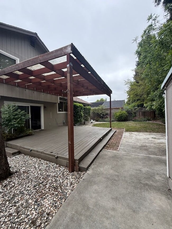 Building Photo - OPEN HOUSE this Wednesday 5pm-6:30pm - Private Redwood Setting | 4BR Home with Family Room, Bar &...