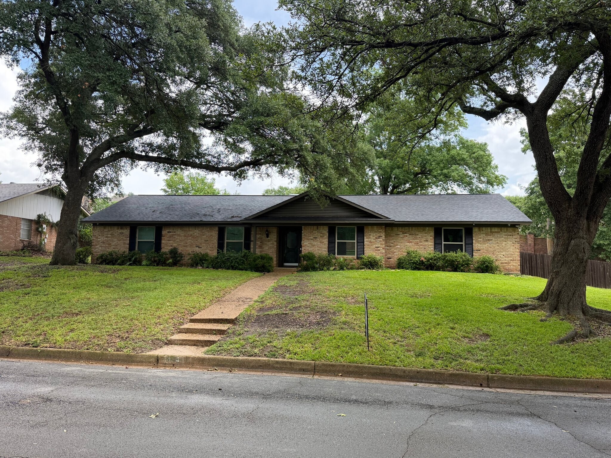 Building Photo - 3424 Glendale Dr