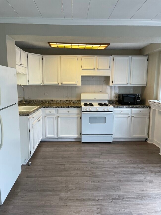 Building Photo - 1700 Riverside Ave