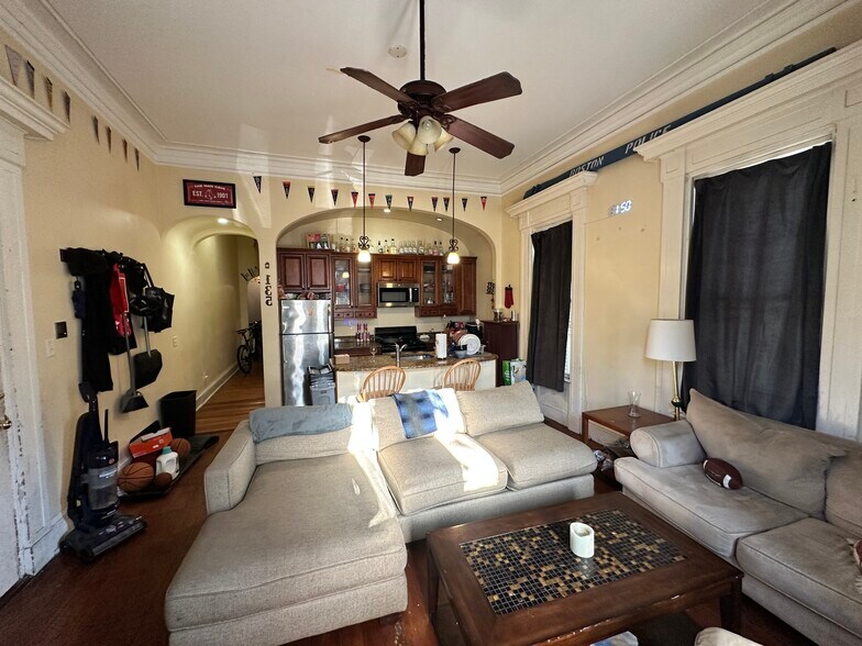 Primary Photo - 135 Hillside St