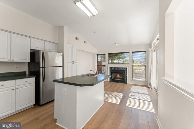 Building Photo - 44210 Shady Glen Terrace