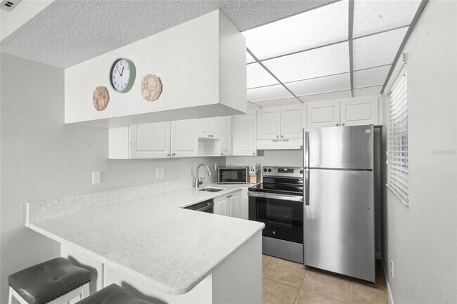 Building Photo - 7193 W Country Club Dr N