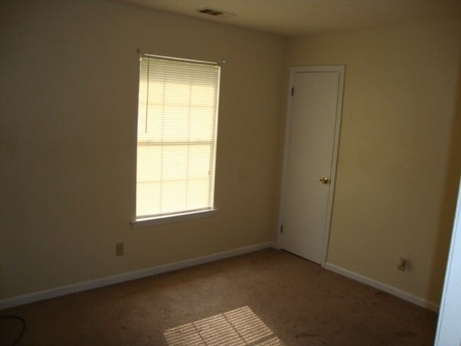 Building Photo - 930 Piercefield Dr