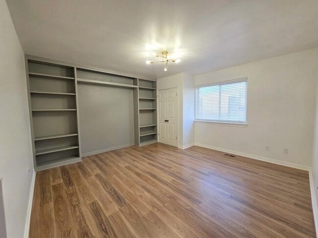 Building Photo - 326 N Escalante Dr