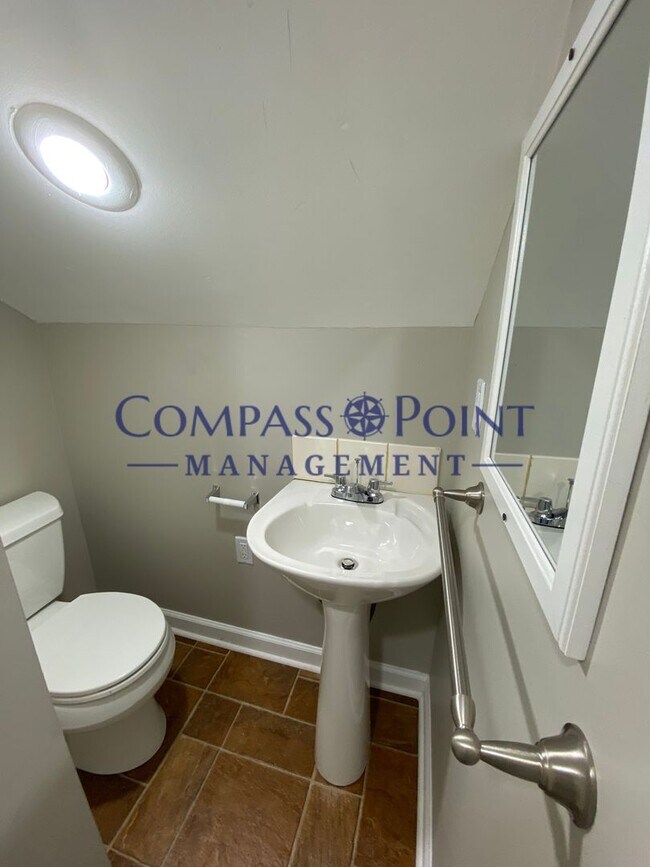 Building Photo - Your New Home Awaits! First Month Rent Free!!!