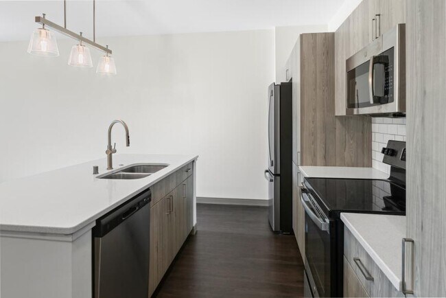 Building Photo - 2 bedroom in Milwaukee WI 53211