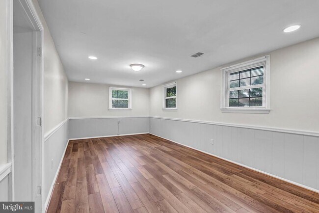 Building Photo - 14715 Lock Dr