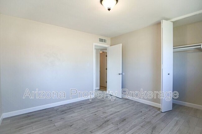 Building Photo - 8513 E Mariposa Dr