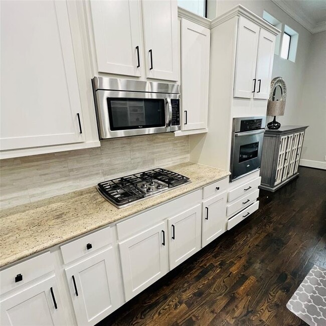 Building Photo - 9944 Woodwind Lane North