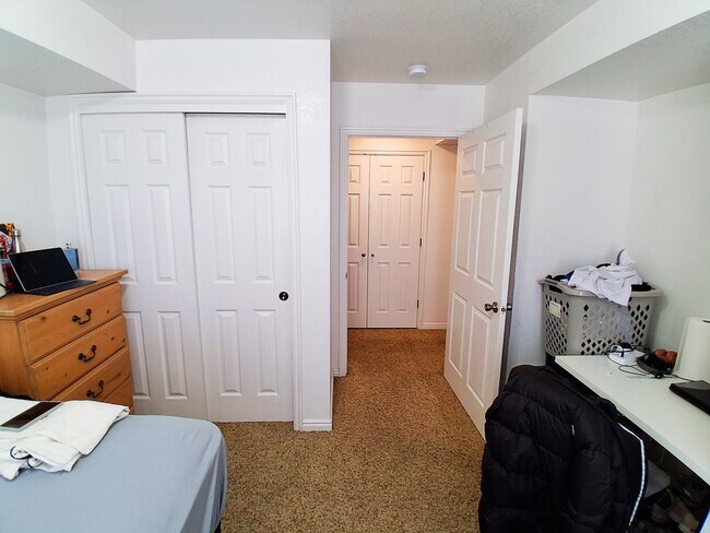 Building Photo - 104 W 1230 N St