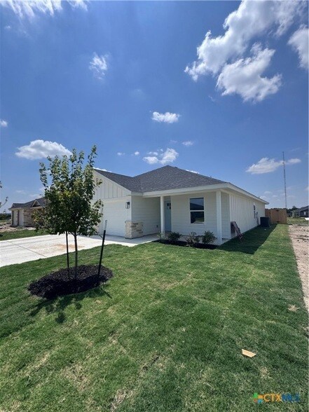 Building Photo - 907 Smoke Tree Ln