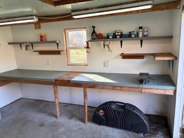 Building Photo - 579 W Mahoning St