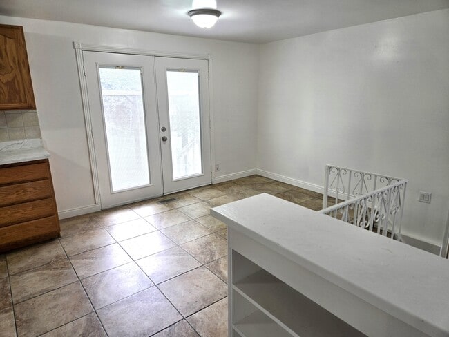 Building Photo - 4575 Balsam Ave
