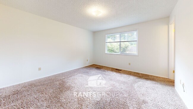 Building Photo - Spacious 3-Bed 2-Bath Tumwater Home with Large Yard! Close to I-5!