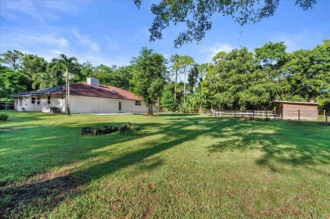 Building Photo - 11647 62nd Ln N