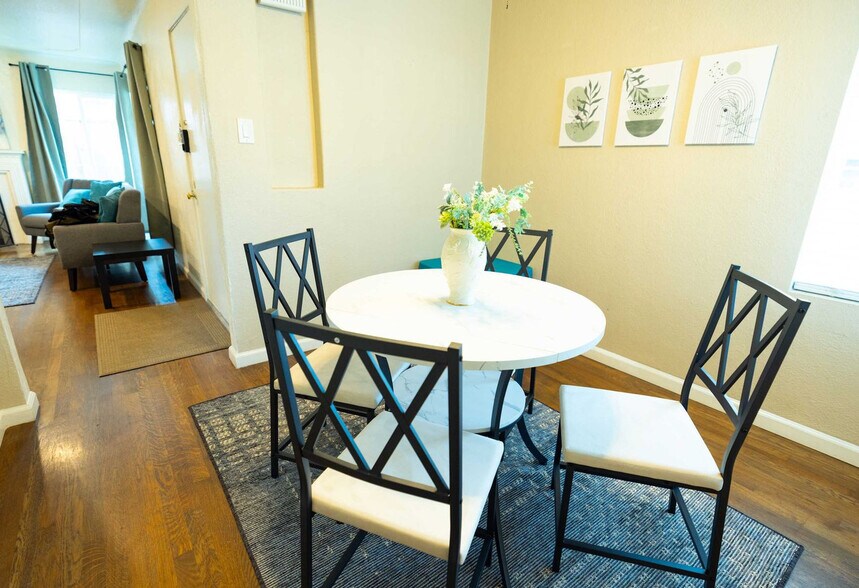 Building Photo - 240 E Hedding St