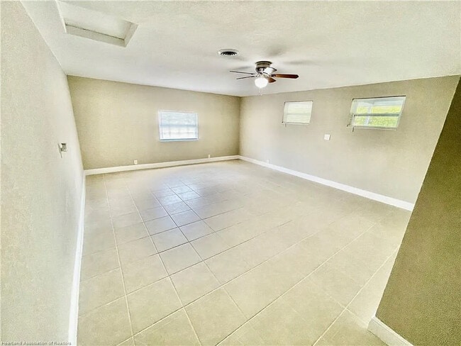 Building Photo - 1409 Palm Way