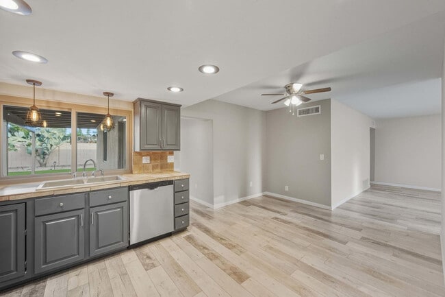 Building Photo - 17024 E Calle Del Sol