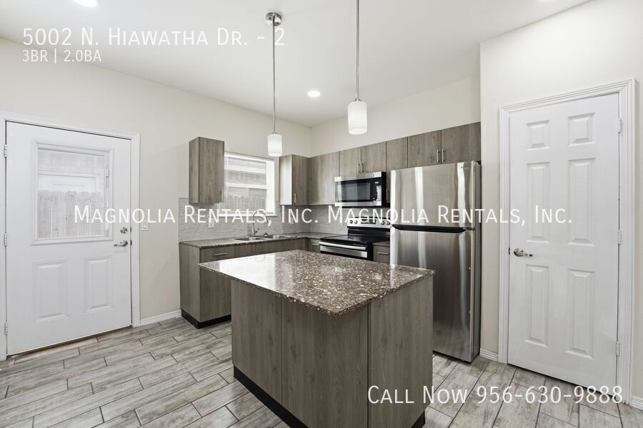 Building Photo - 5002 N Hiawatha Dr