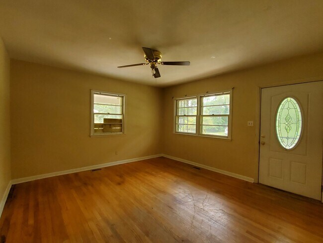 Building Photo - 1850 Dewsberry Pl