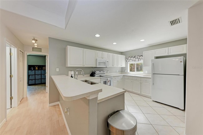 Building Photo - 4132 Shorewood St