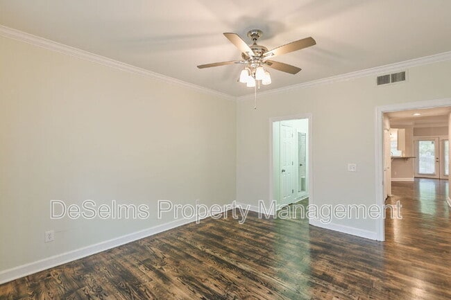 Building Photo - 210 Ashlawn Ct