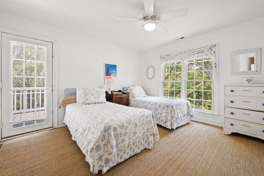 Building Photo - 635 Dune Oaks Dr