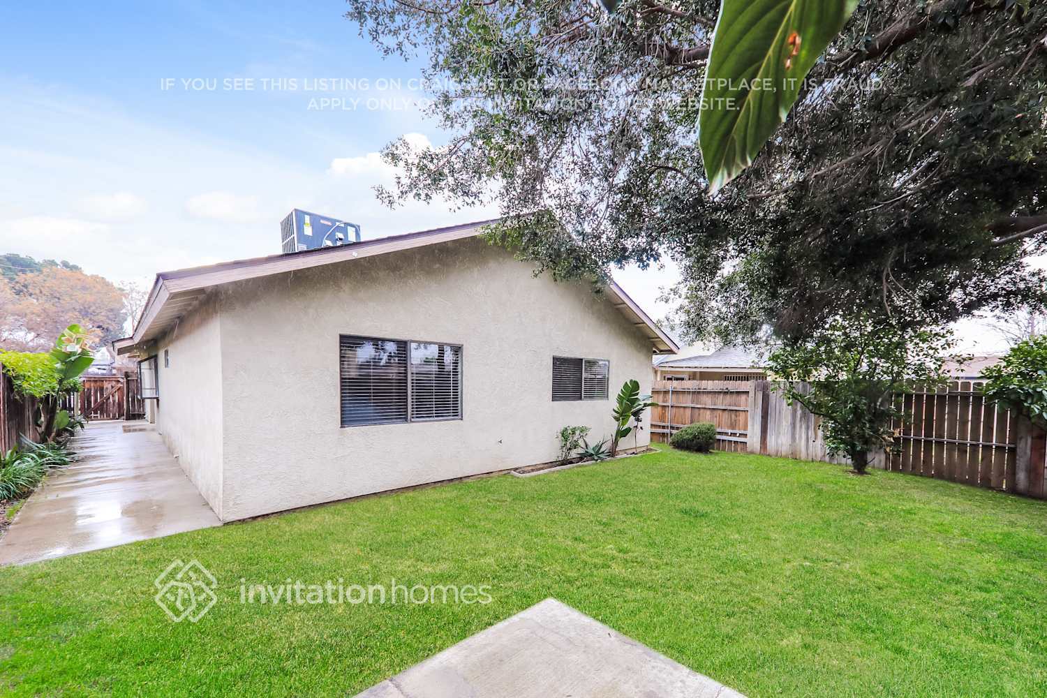 Building Photo - 2878 N Acacia Ave