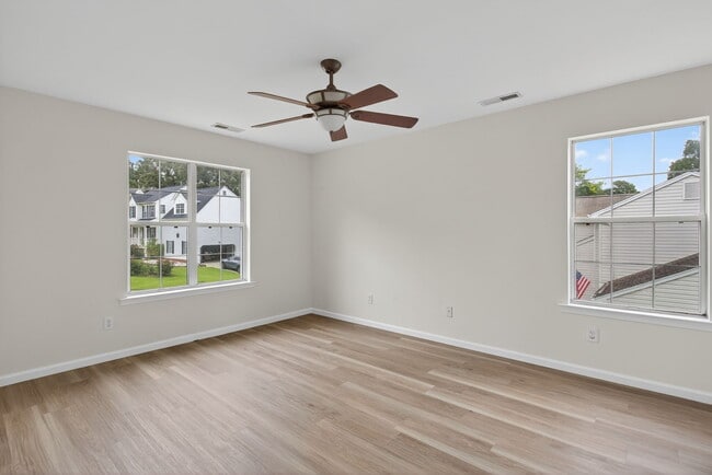 Building Photo - 3881 Shenandoah Dr