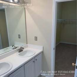 Building Photo - 3004 Knottsberry Way