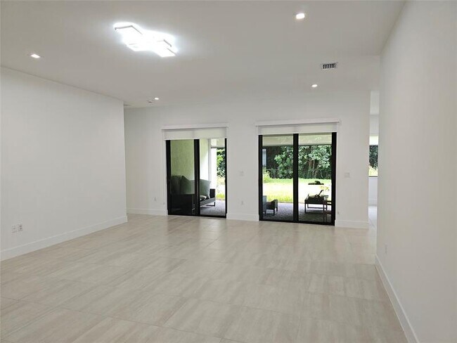 Building Photo - 10396 SW 57th Ct