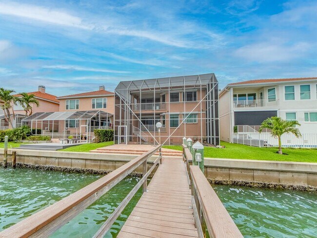 Building Photo - 218 Sand Key Estates Dr