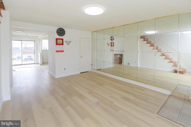 Building Photo - 2019 S Etting St