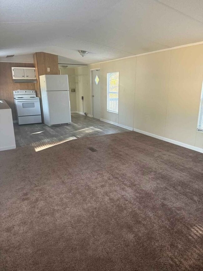 Building Photo - 2 BDR / 1.5BA