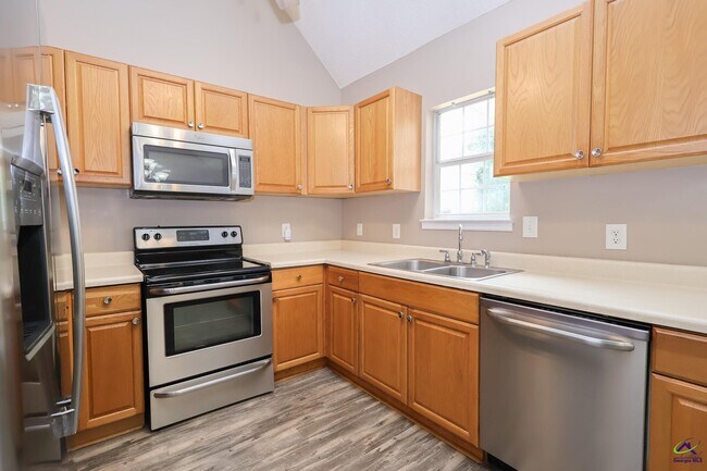 Building Photo - 103 Lions Gate