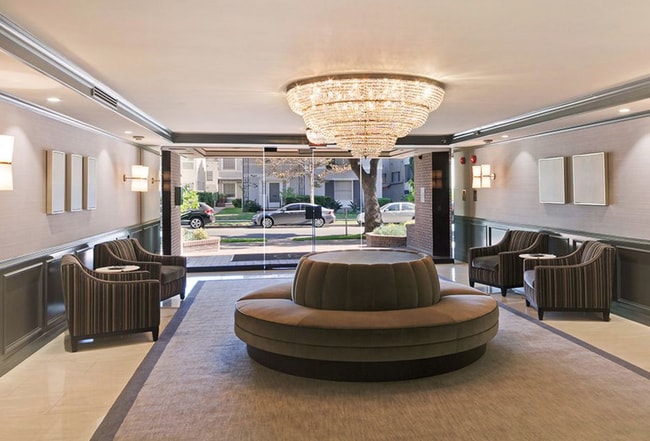 Building Photo - Elegant living in the heart of Beverly Hills