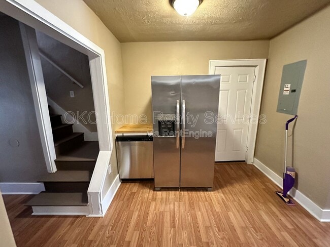 Building Photo - 1715 N Villa Ave