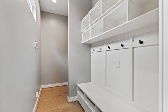 Building Photo - 1412 Weiss St