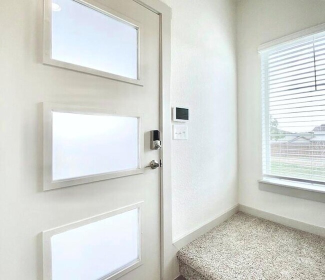 Building Photo - 1056 Winnsboro Lp