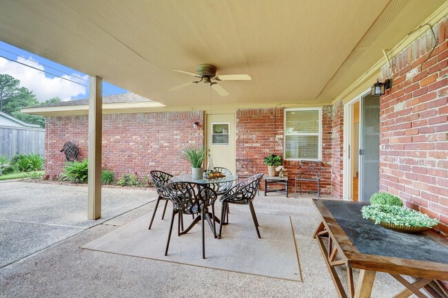 Building Photo - 2330 Willowby Dr