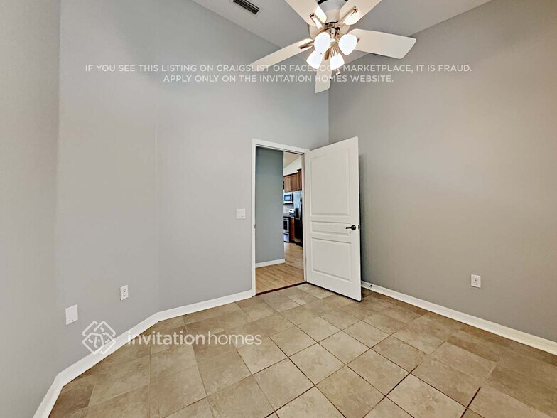 Building Photo - 2890 Alameda Del Norte