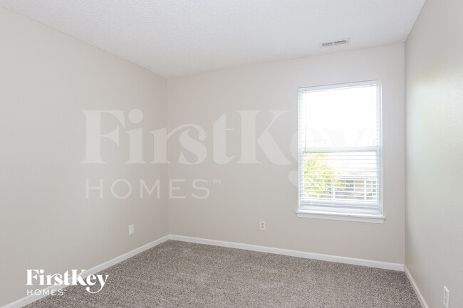 Building Photo - 1319 Freemont Ln