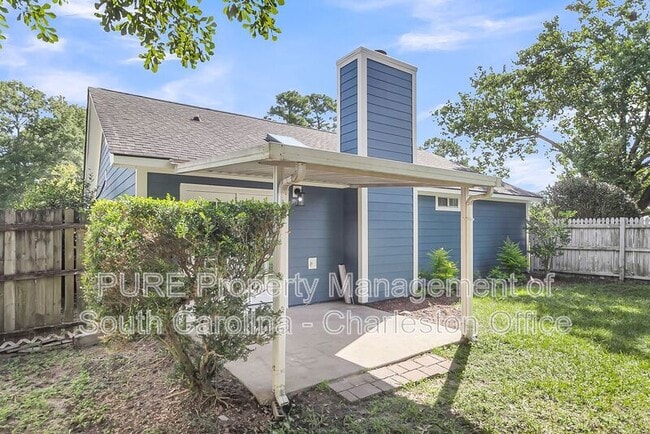 Building Photo - 9870 Levenshall Dr