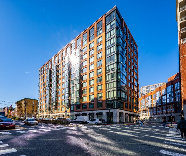 Building Photo - 1100 Maxwell Ln