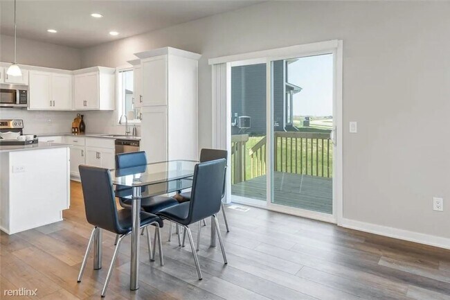 Building Photo - Charming 3 Bedroom Home in Urbandale