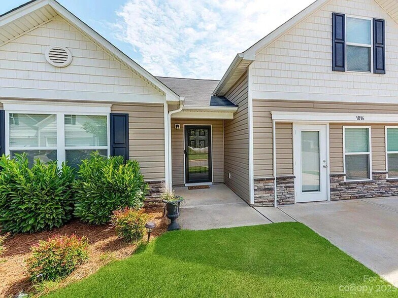 Building Photo - 1016 Amberlight Circle